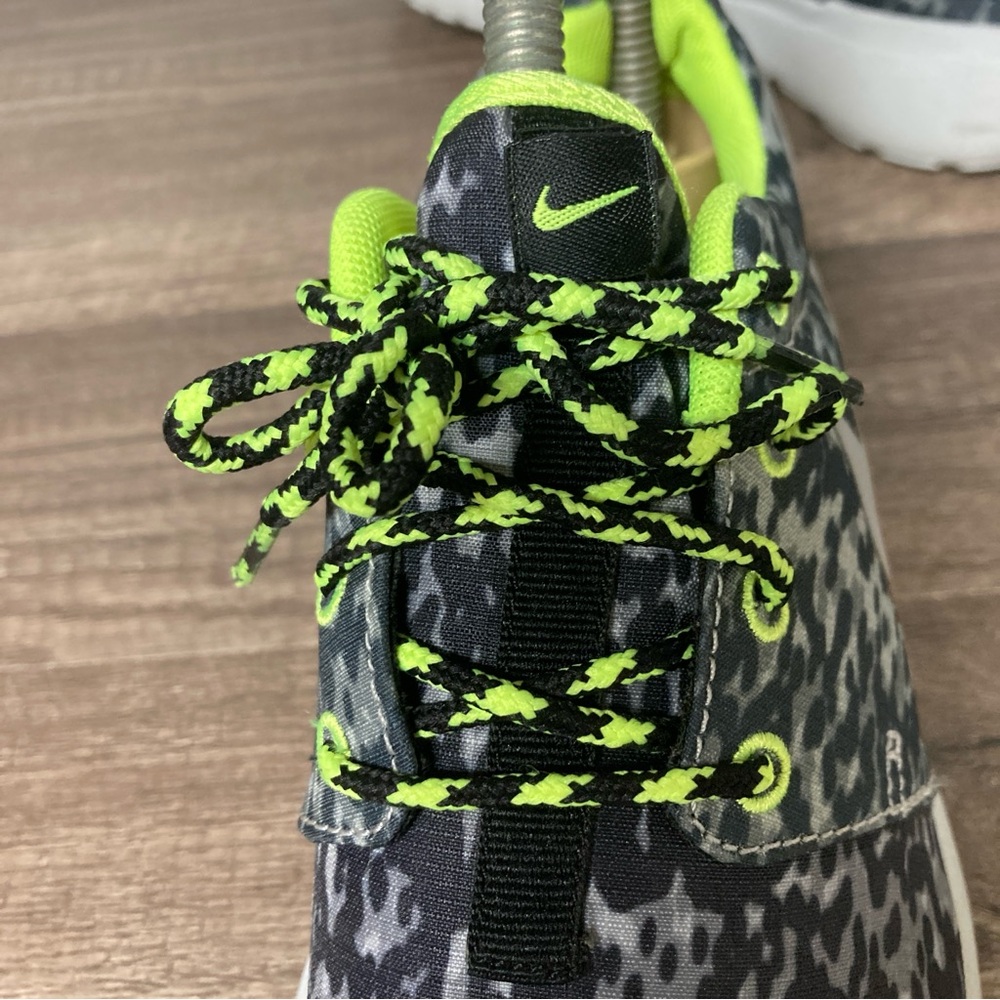 Nike Roshe Run Women’s Black and Gray Sneakers Camouflage Design neón Yellow 5 - Picture 10 of 13